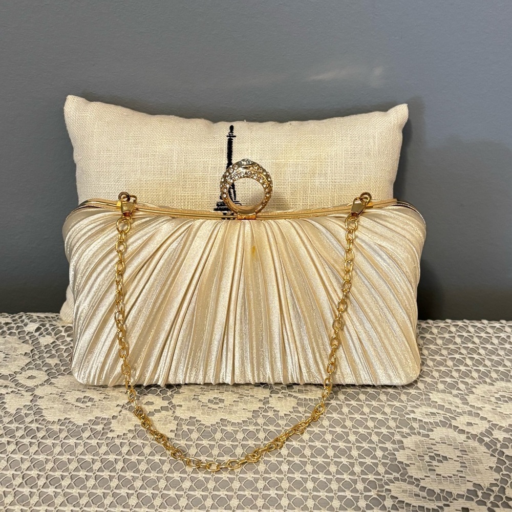 Elegant Party Clutch Purse with Sparkly Ring Clasp